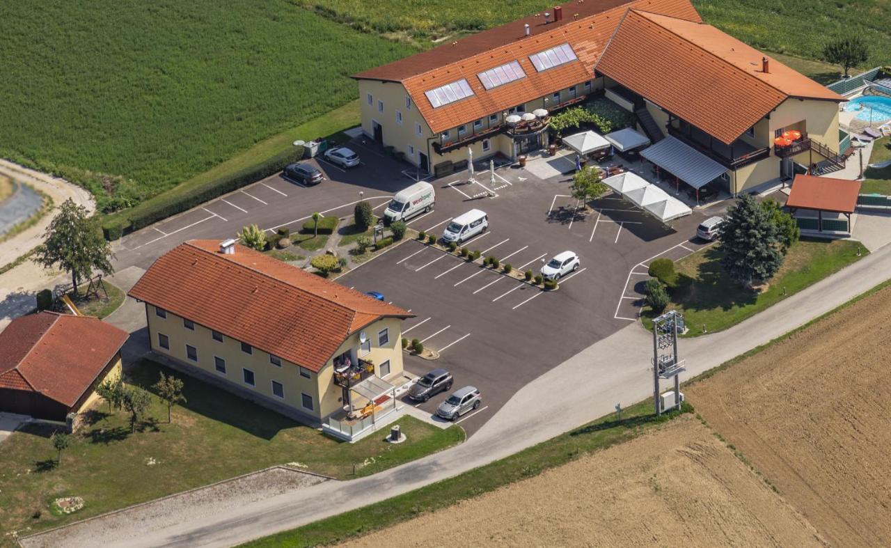 Pension Weinbauer Hofkirchen im Traunkreis Bagian luar foto
